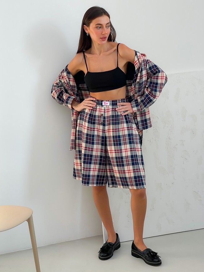 Bermuda shorts oversize Boyfriend's Tyu-Tyu! XS/S milk in red-navy blue tartan