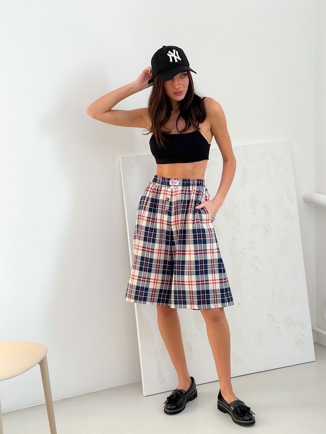 Bermuda shorts oversize Boyfriend's Tyu-Tyu! XS/S milk in red-navy blue tartan
