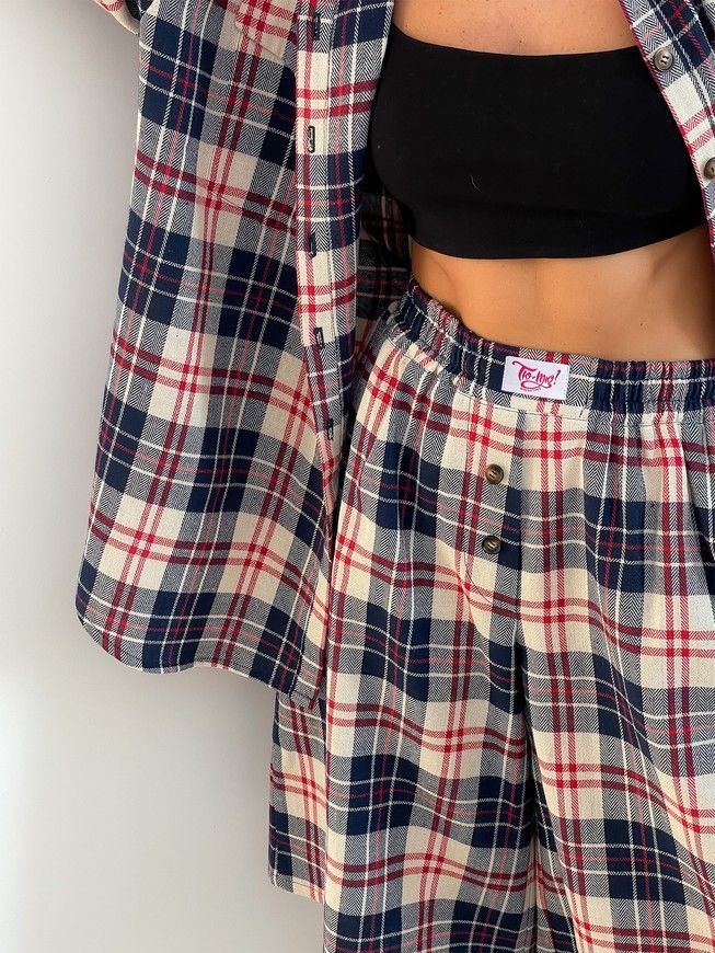 Bermuda shorts oversize Boyfriend's Tyu-Tyu! XS/S milk in red-navy blue tartan