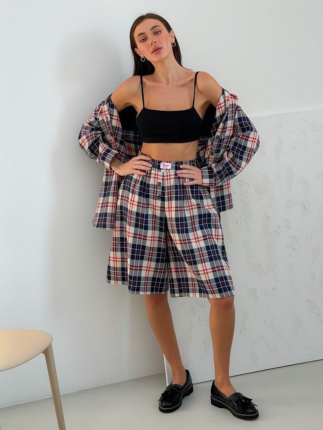 Bermuda shorts oversize Boyfriend's Tyu-Tyu! XS/S milk in red-navy blue tartan