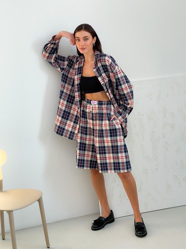 Bermuda shorts oversize Boyfriend's Tyu-Tyu! XS/S milk in red-navy blue tartan